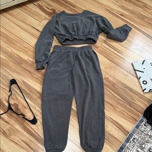 Gray Cropped Sweatshirt and Joggers Set